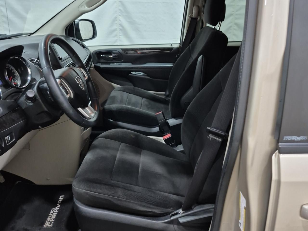 2013 Dodge Grand Caravan SXT !!! 73794 KMS !!!! ONE OWNER !!! CAR FAX CLEAN Photo