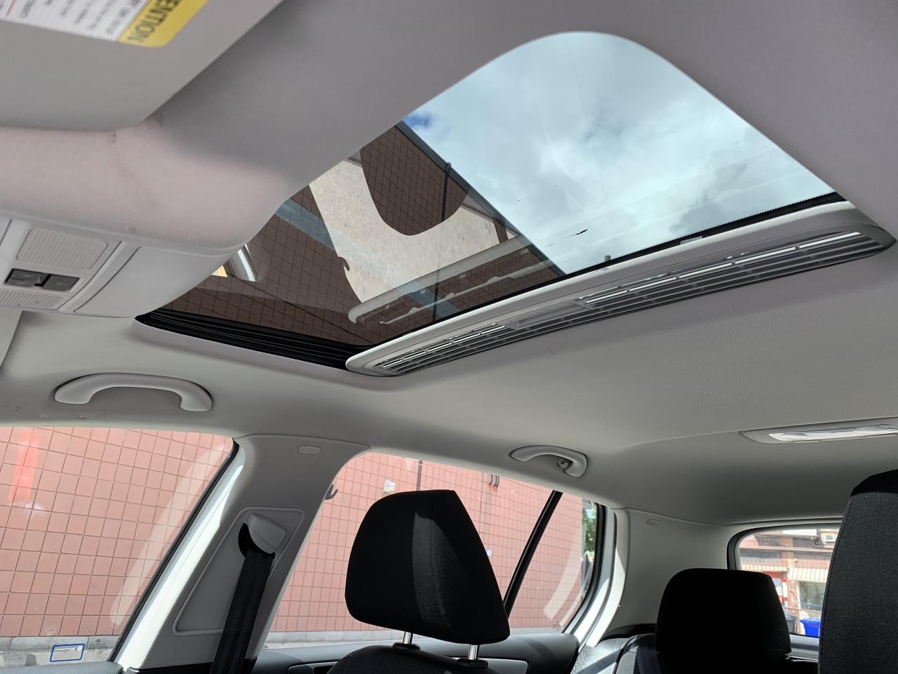 2013 Volkswagen Golf 5dr HB Auto Wolfsburg Edition !! 138976 KMS ! MINT Photo