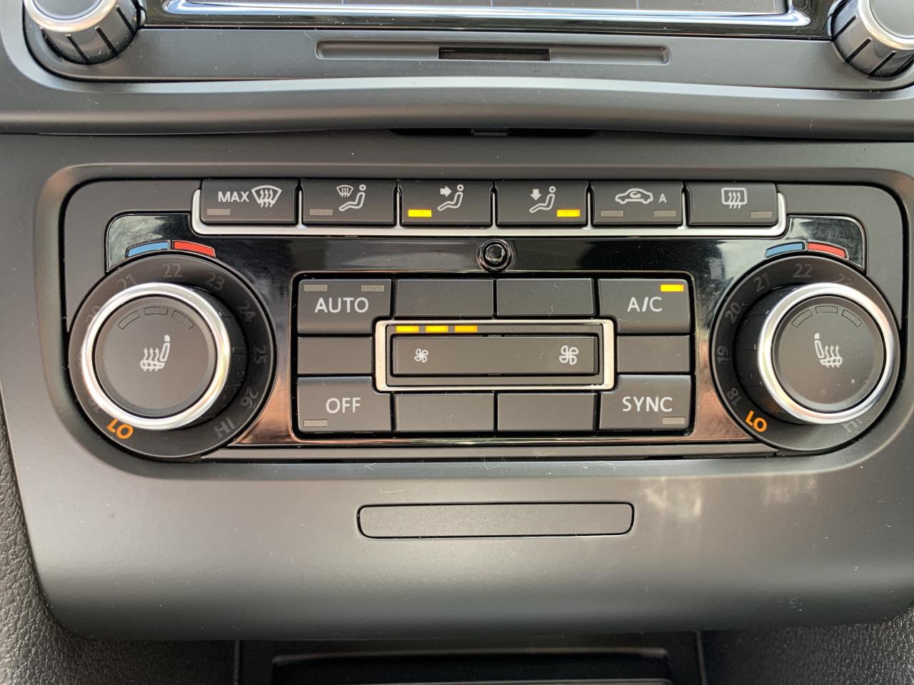 2013 Volkswagen Golf 5dr HB Auto Wolfsburg Edition !! 138976 KMS ! MINT Photo