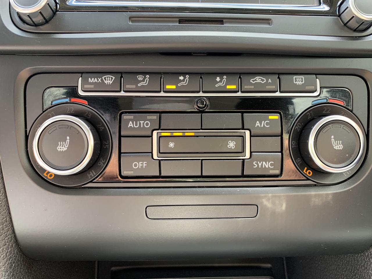 2013 Volkswagen Golf 5dr HB Auto Wolfsburg Edition !! 138976 KMS ! MINT Photo