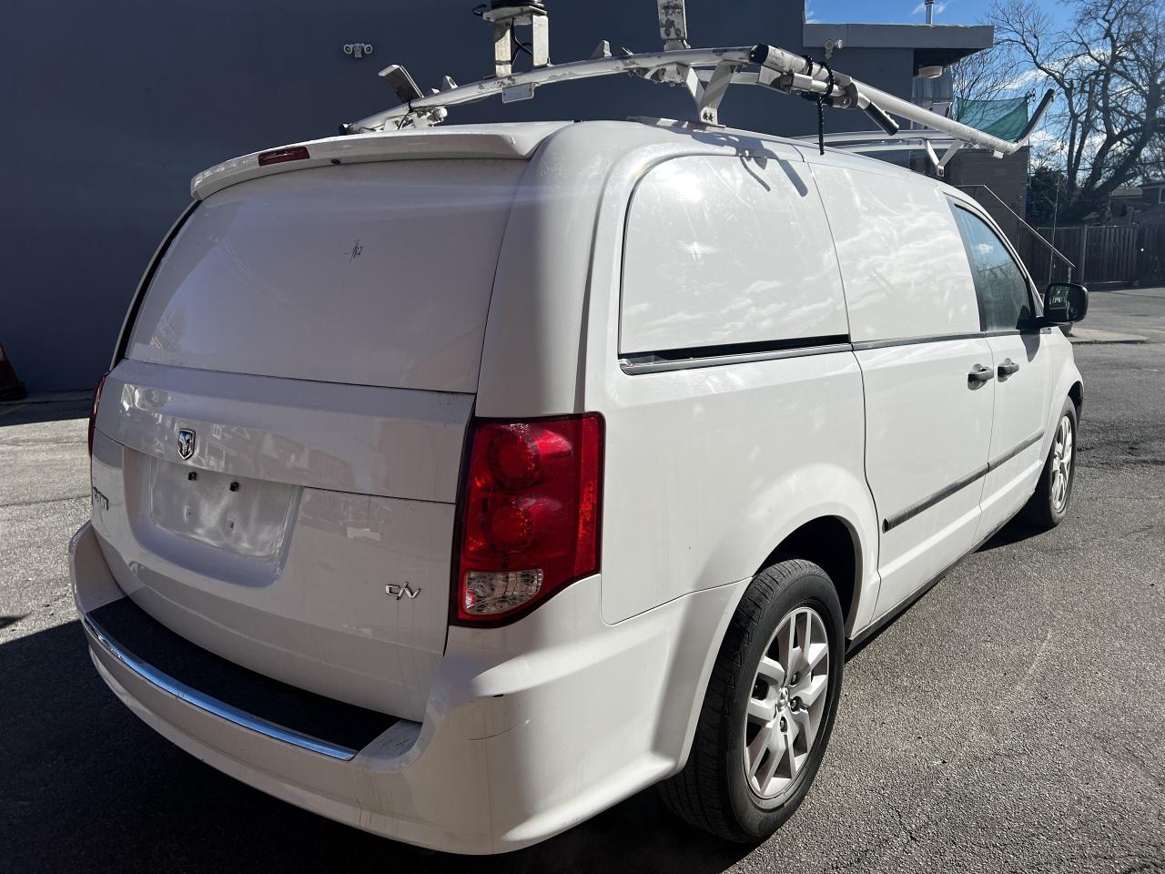 2014 RAM Cargo Van TRADESMAN / ONE OWWNER / SUPER CLEAN / Photo4