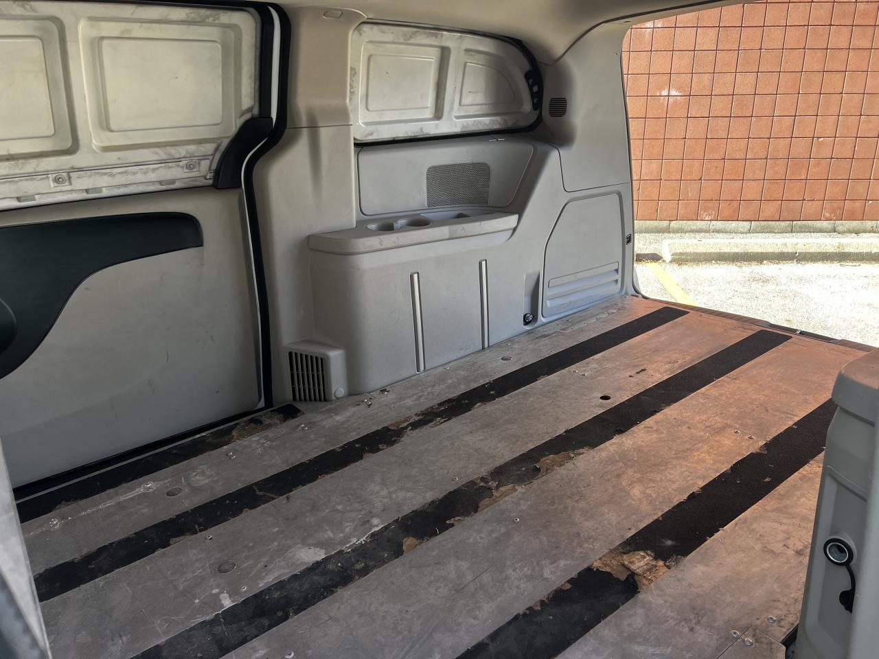 2014 RAM Cargo Van TRADESMAN / ONE OWWNER / SUPER CLEAN / Photo