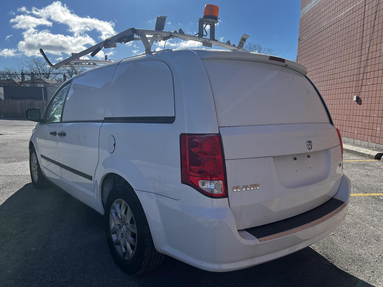 2014 RAM Cargo Van TRADESMAN / ONE OWWNER / SUPER CLEAN / Photo2