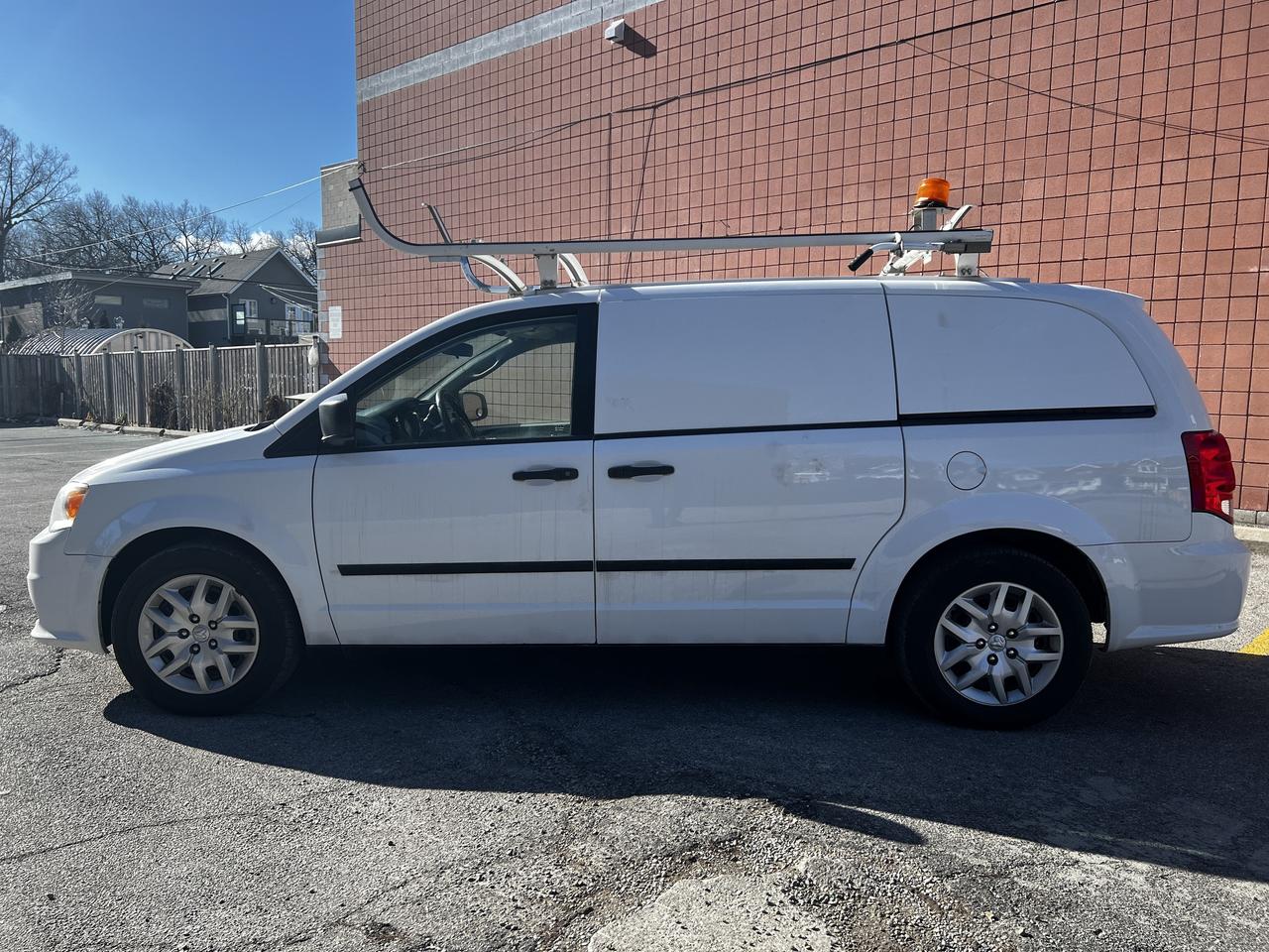 2014 RAM Cargo Van TRADESMAN / ONE OWWNER / SUPER CLEAN / Photo