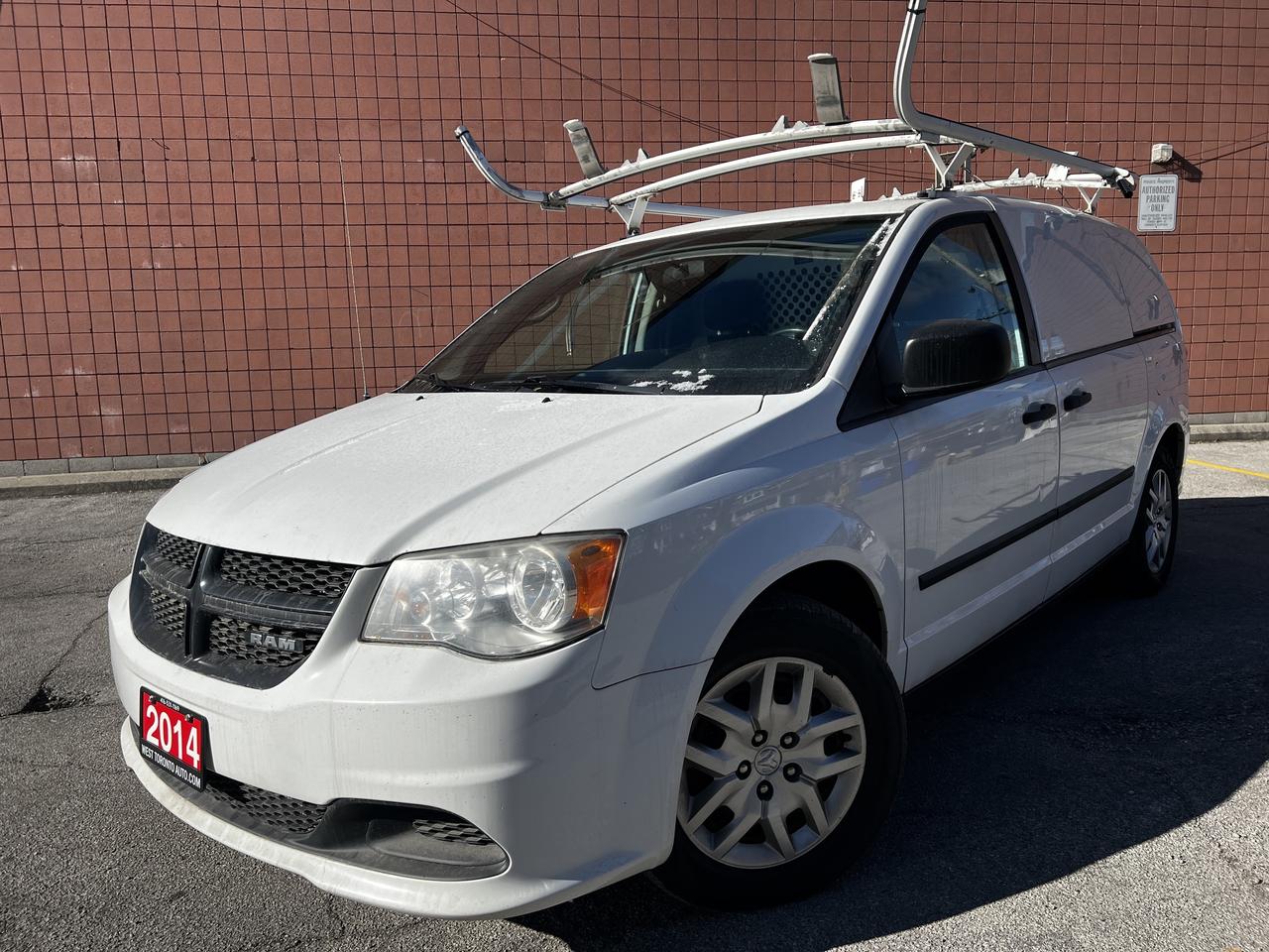 2014 RAM Cargo Van TRADESMAN / ONE OWWNER / SUPER CLEAN / Photo0