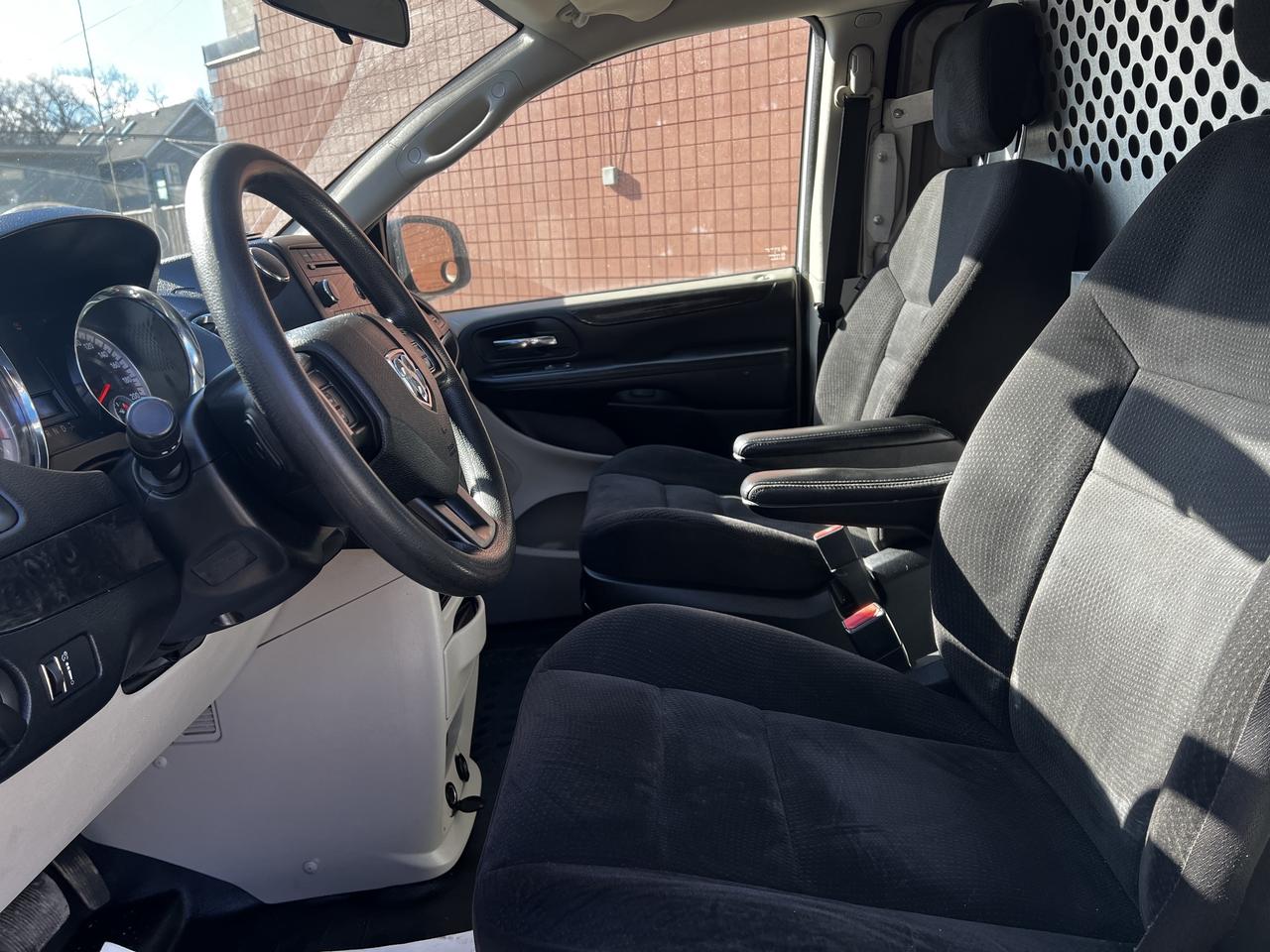 2014 RAM Cargo Van TRADESMAN / ONE OWWNER / SUPER CLEAN / Photo