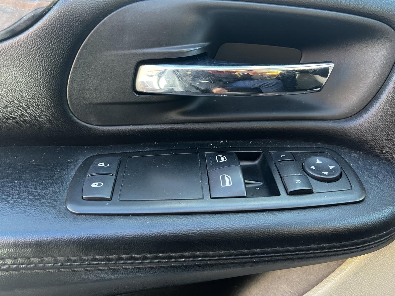 2014 RAM Cargo Van TRADESMAN / ONE OWWNER / SUPER CLEAN / Photo