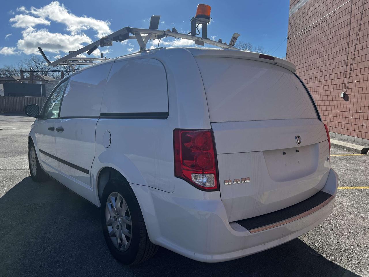 2014 RAM Cargo Van TRADESMAN / ONE OWWNER / SUPER CLEAN / Photo