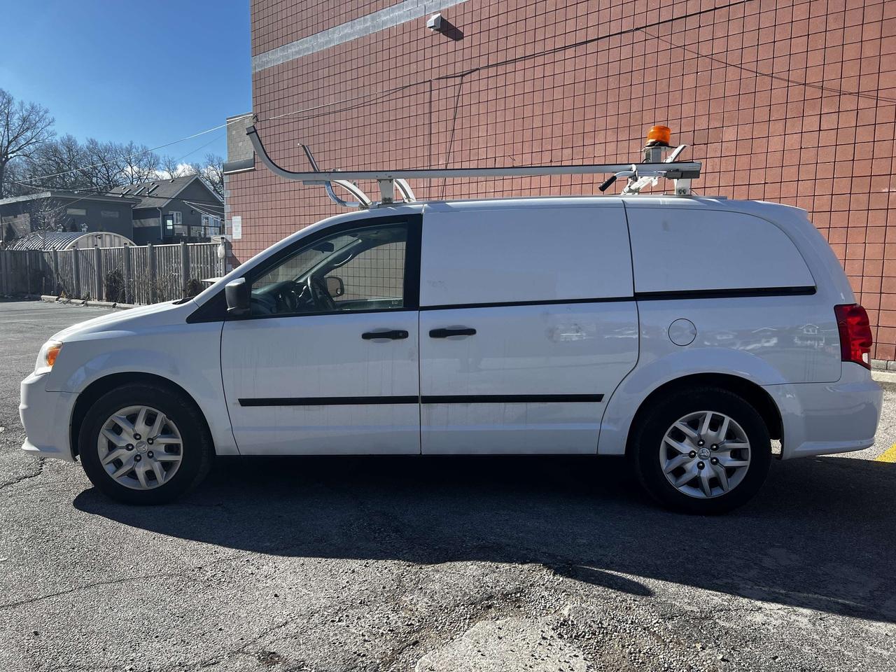 2014 RAM Cargo Van TRADESMAN / ONE OWWNER / SUPER CLEAN / Photo5