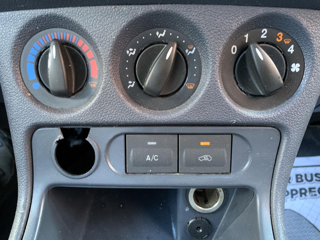 2011 Ford Transit Connect CARGO !!! 149143 KMS !!! CAR FAX CLEAN / SPOTLESS Photo