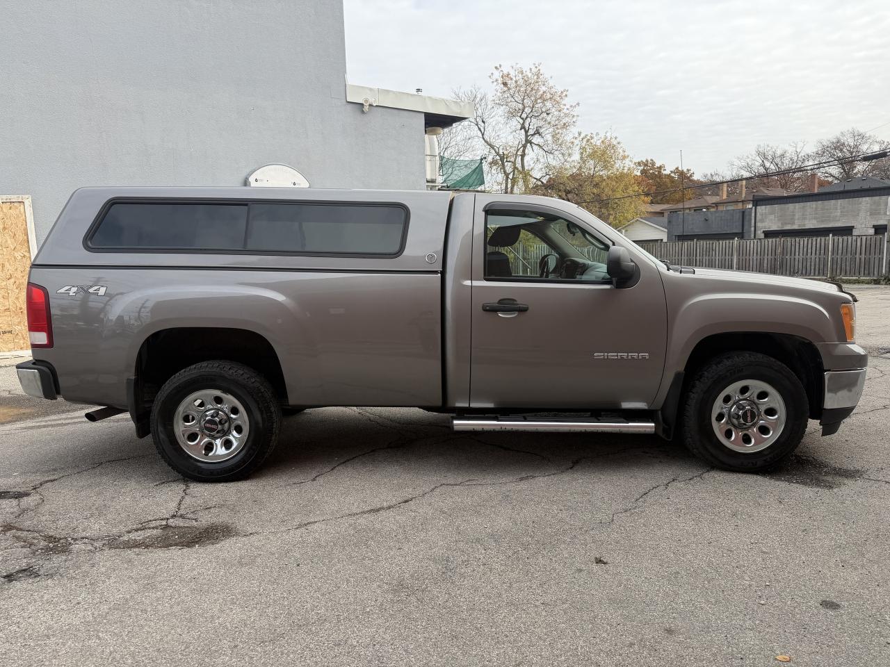2013 GMC Sierra 1500 4WD Reg Cab !!! 94376 KMS !!! CAR FAX CLN !! MINT Photo