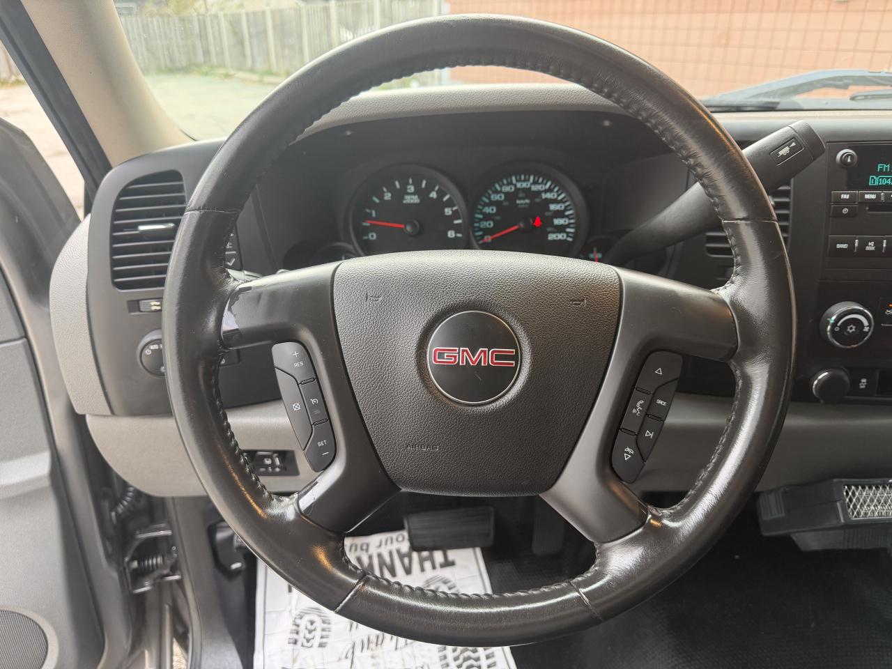 2013 GMC Sierra 1500 4WD Reg Cab !!! 94376 KMS !!! CAR FAX CLN !! MINT Photo