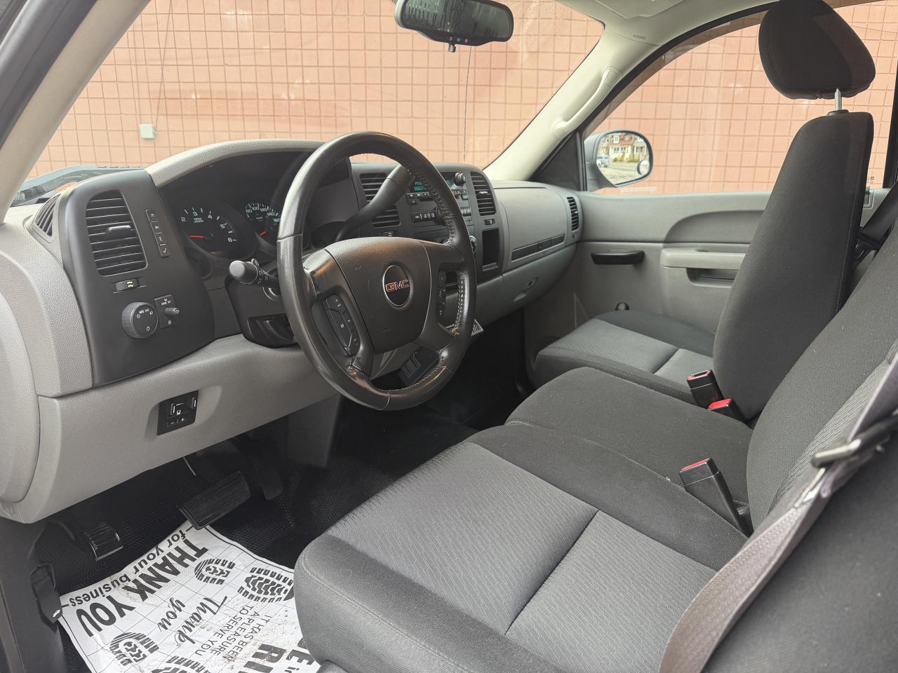 2013 GMC Sierra 1500 4WD Reg Cab !!! 94376 KMS !!! CAR FAX CLN !! MINT Photo