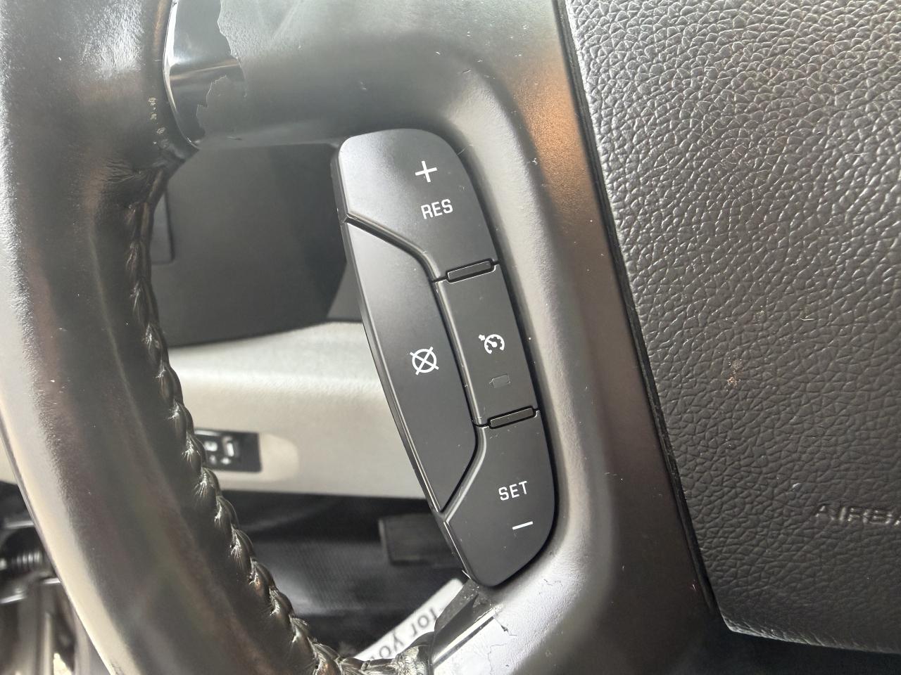 2013 GMC Sierra 1500 4WD Reg Cab !!! 94376 KMS !!! CAR FAX CLN !! MINT Photo