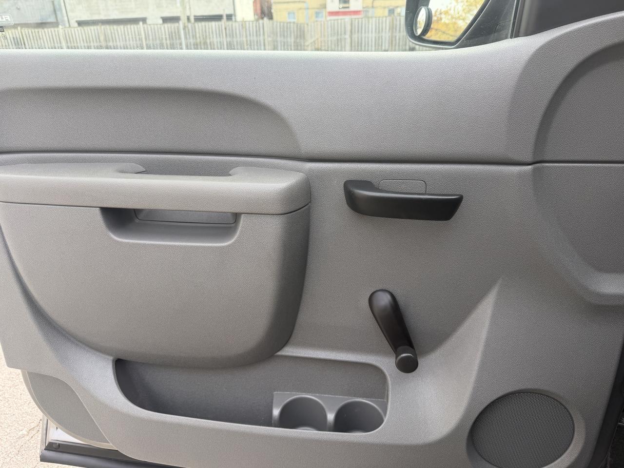 2013 GMC Sierra 1500 4WD Reg Cab !!! 94376 KMS !!! CAR FAX CLN !! MINT Photo