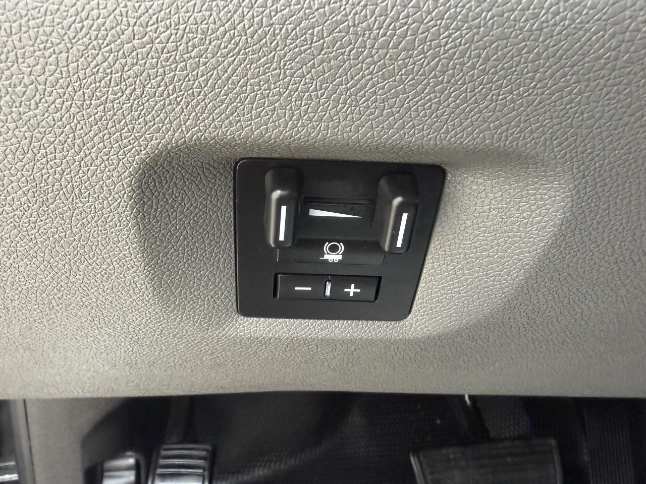 2013 GMC Sierra 1500 4WD Reg Cab !!! 94376 KMS !!! CAR FAX CLN !! MINT Photo