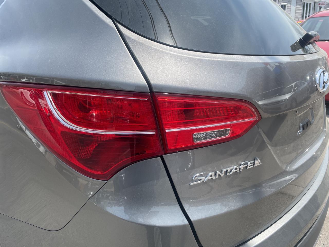 2015 Hyundai Santa Fe Sport LIMITED / A/W/D / LOADED/ MINT/ CARFAX VERIFIED Photo