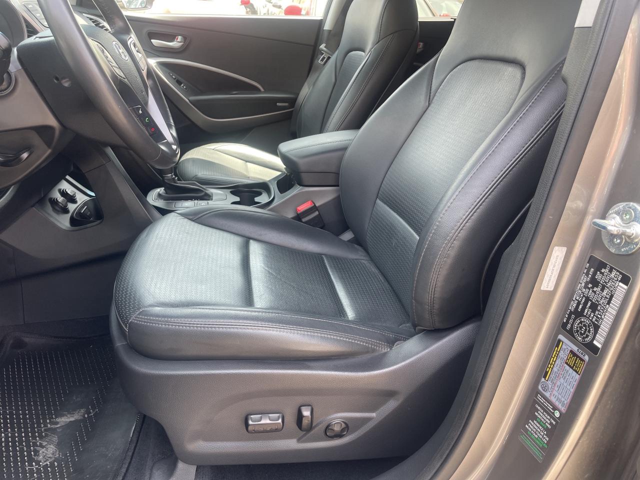 2015 Hyundai Santa Fe Sport LIMITED / A/W/D / LOADED/ MINT/ CARFAX VERIFIED Photo