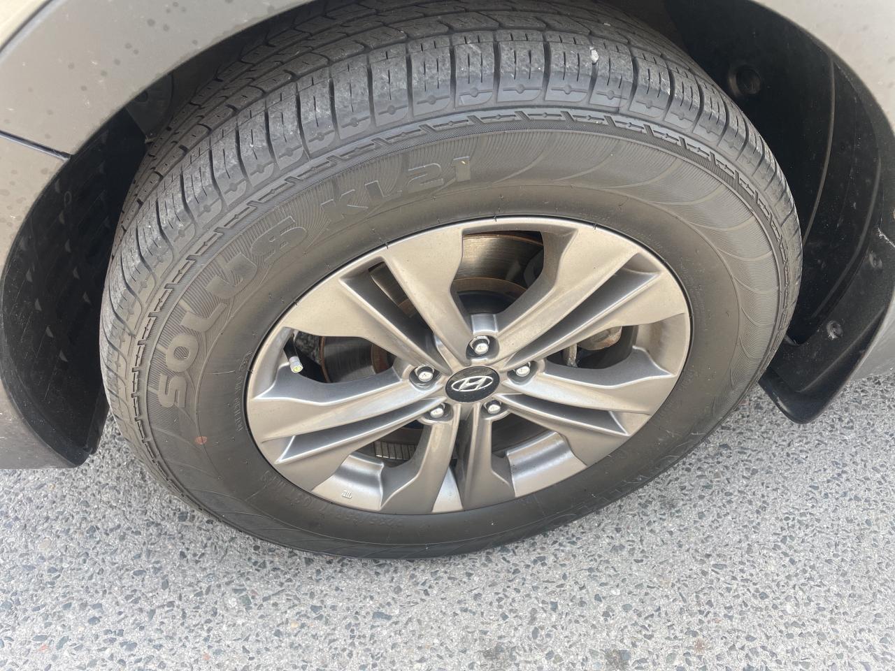 2015 Hyundai Santa Fe Sport LIMITED / A/W/D / LOADED/ MINT/ CARFAX VERIFIED Photo