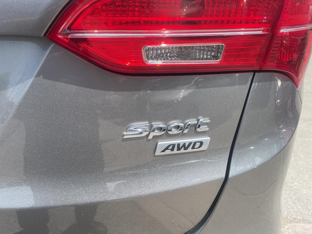 2015 Hyundai Santa Fe Sport LIMITED / A/W/D / LOADED/ MINT/ CARFAX VERIFIED Photo