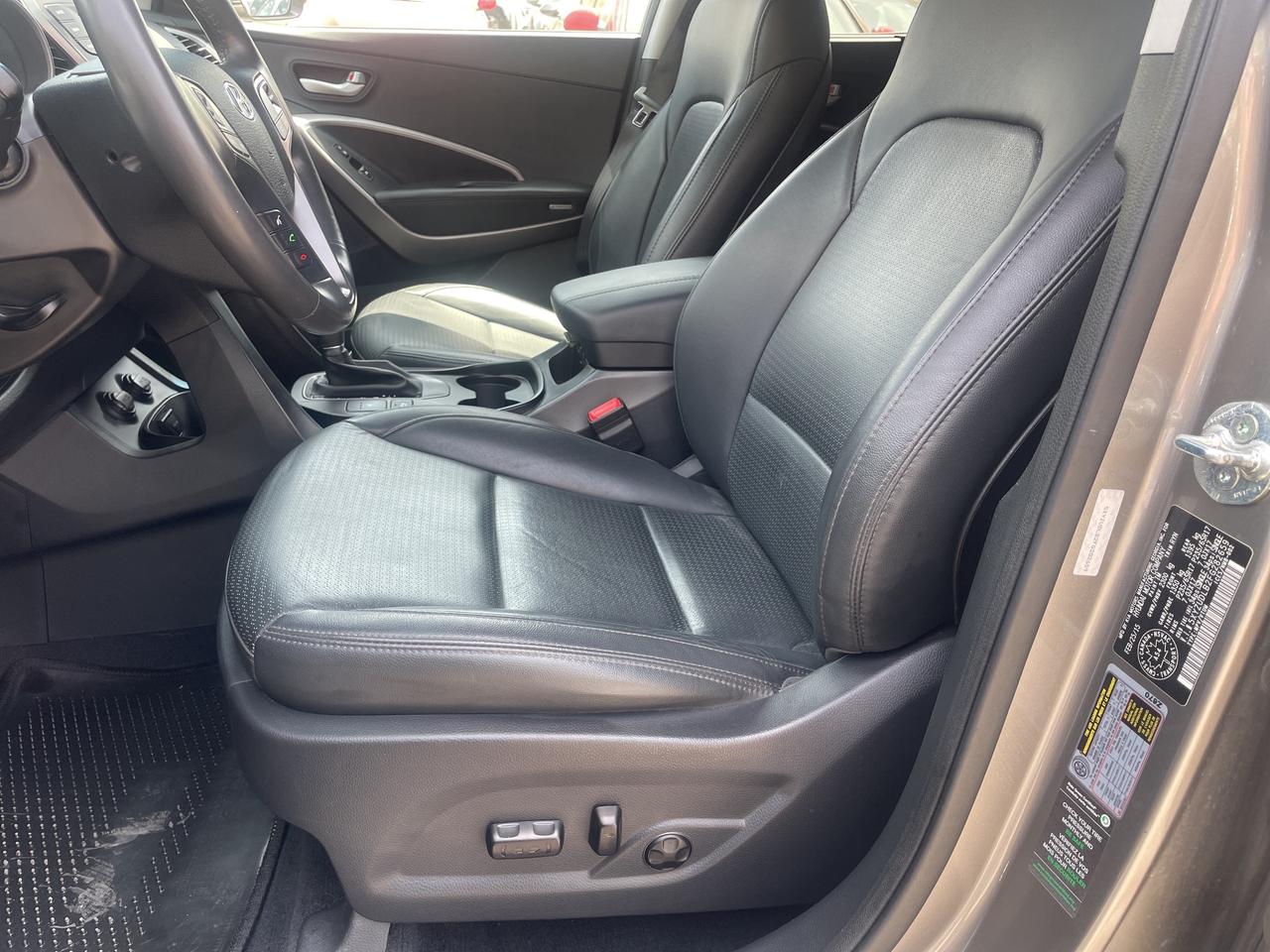 2015 Hyundai Santa Fe Sport LIMITED / A/W/D / LOADED/ MINT/ CARFAX VERIFIED Photo