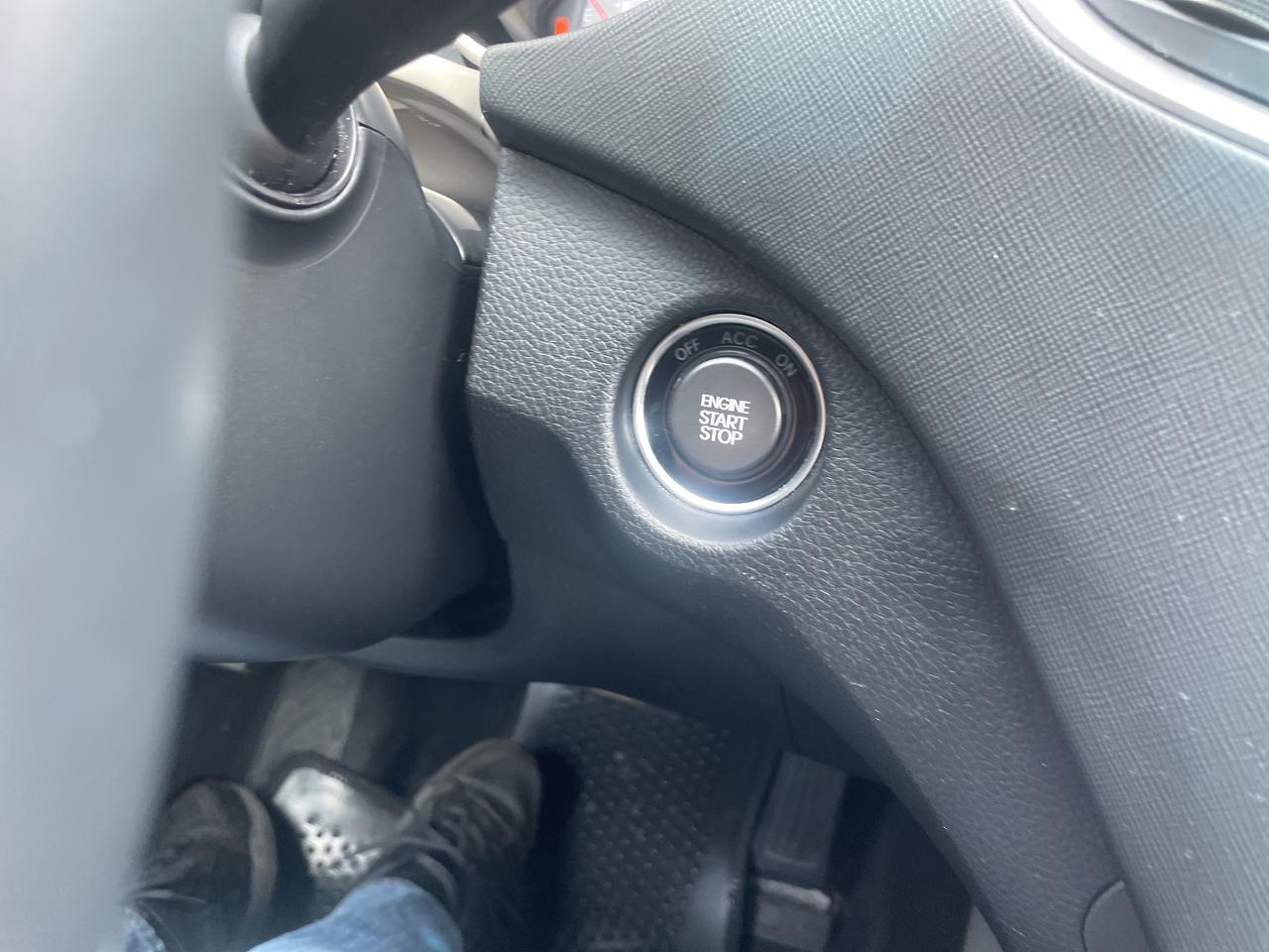 2015 Hyundai Santa Fe Sport LIMITED / A/W/D / LOADED/ MINT/ CARFAX VERIFIED Photo