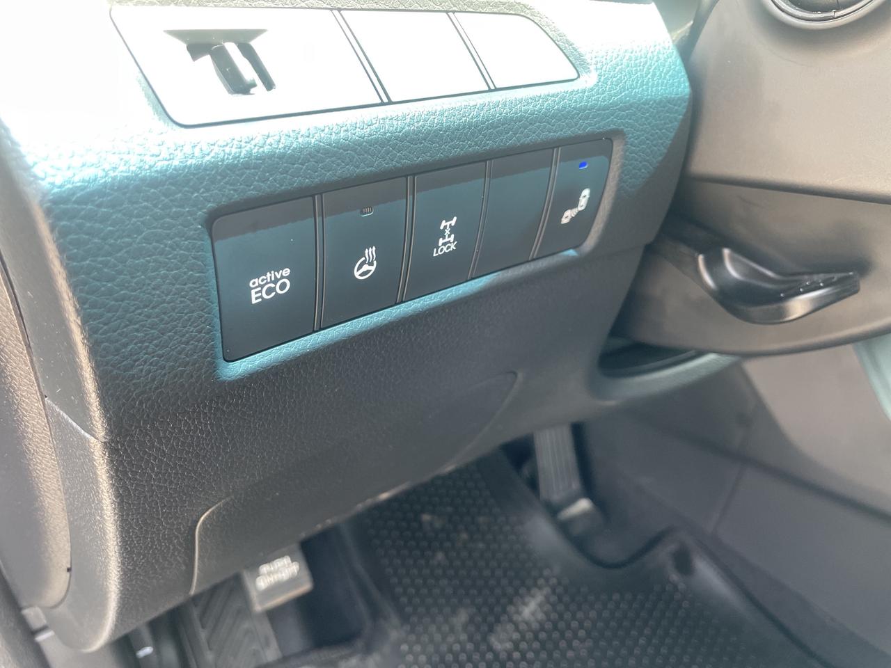 2015 Hyundai Santa Fe Sport LIMITED / A/W/D / LOADED/ MINT/ CARFAX VERIFIED Photo