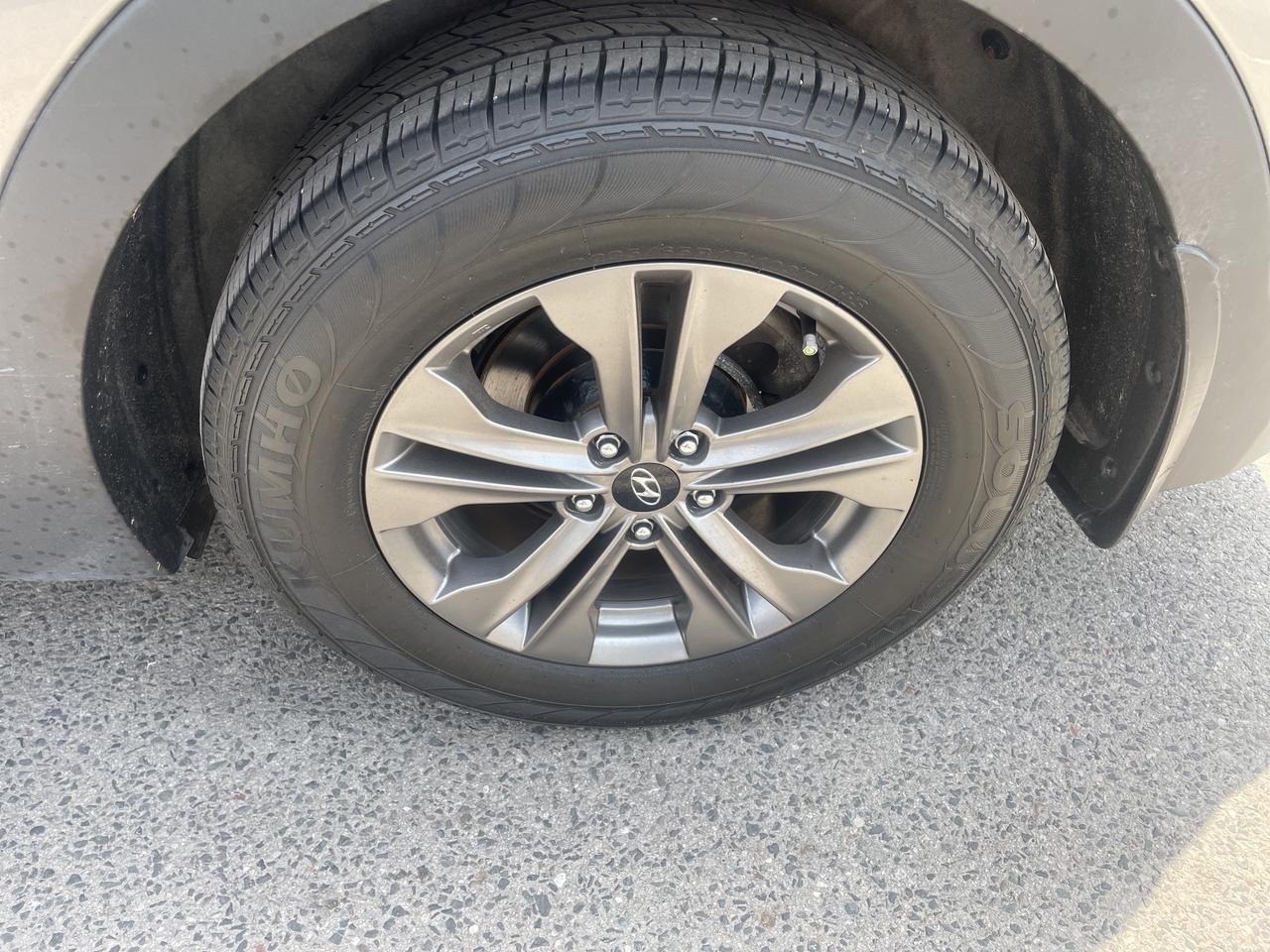 2015 Hyundai Santa Fe Sport LIMITED / A/W/D / LOADED/ MINT/ CARFAX VERIFIED Photo