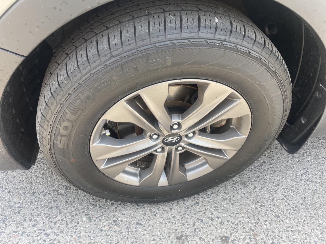 2015 Hyundai Santa Fe Sport LIMITED / A/W/D / LOADED/ MINT/ CARFAX VERIFIED Photo