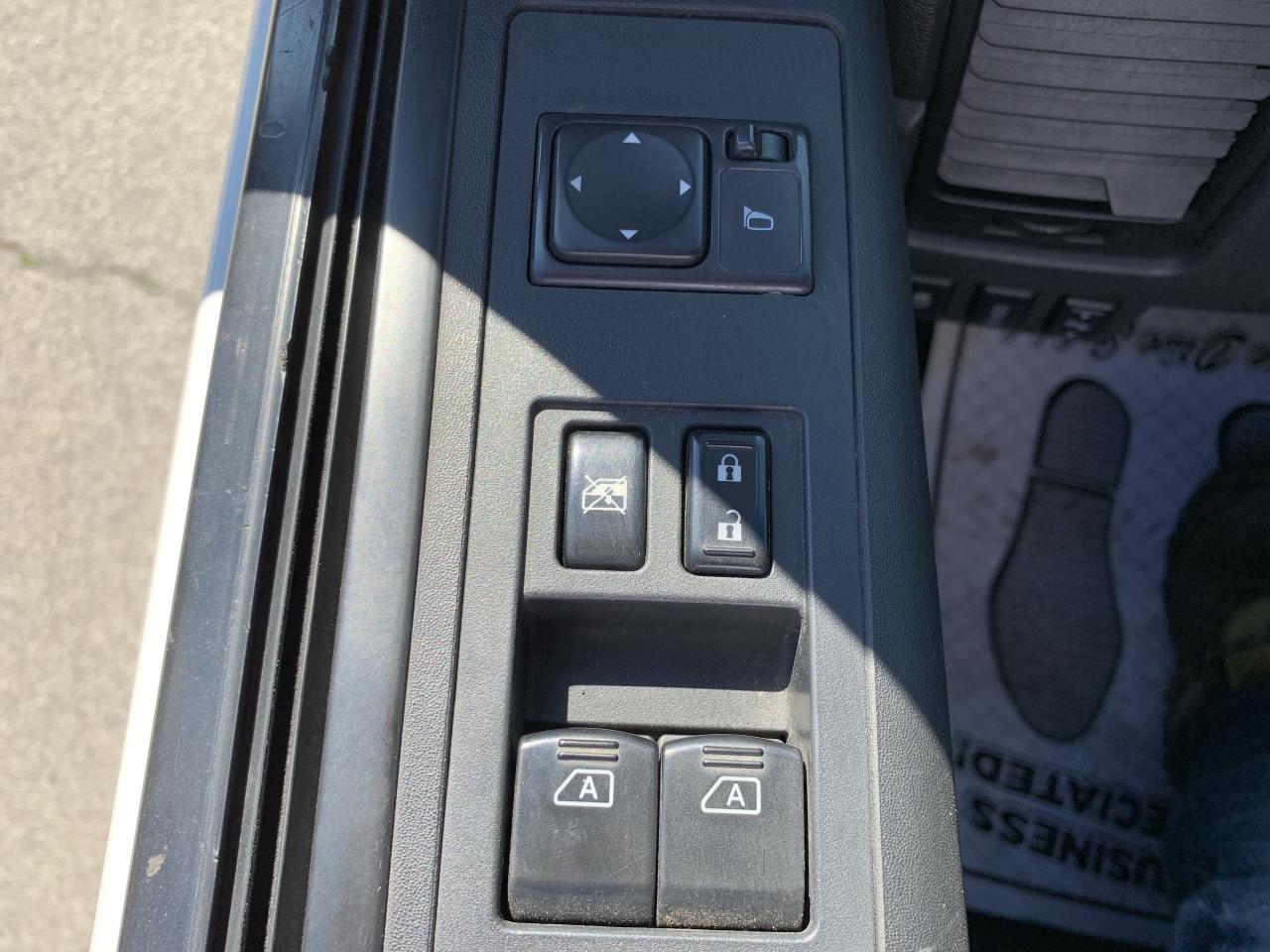 2014 Nissan Titan 4WD King Cab SWB SV !!!! 4X4 LOADED WITH OPTIONS Photo