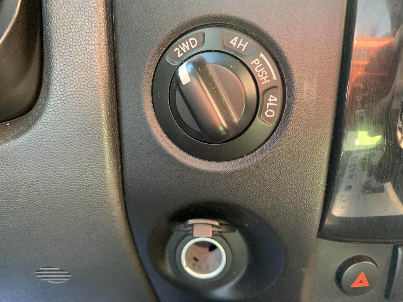 2014 Nissan Titan 4WD King Cab SWB SV !!!! 4X4 LOADED WITH OPTIONS Photo