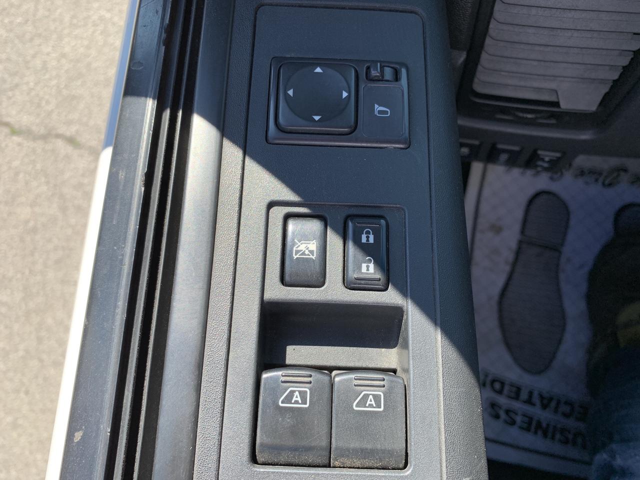 2014 Nissan Titan 4WD King Cab SWB SV !!!! 4X4 LOADED WITH OPTIONS Photo