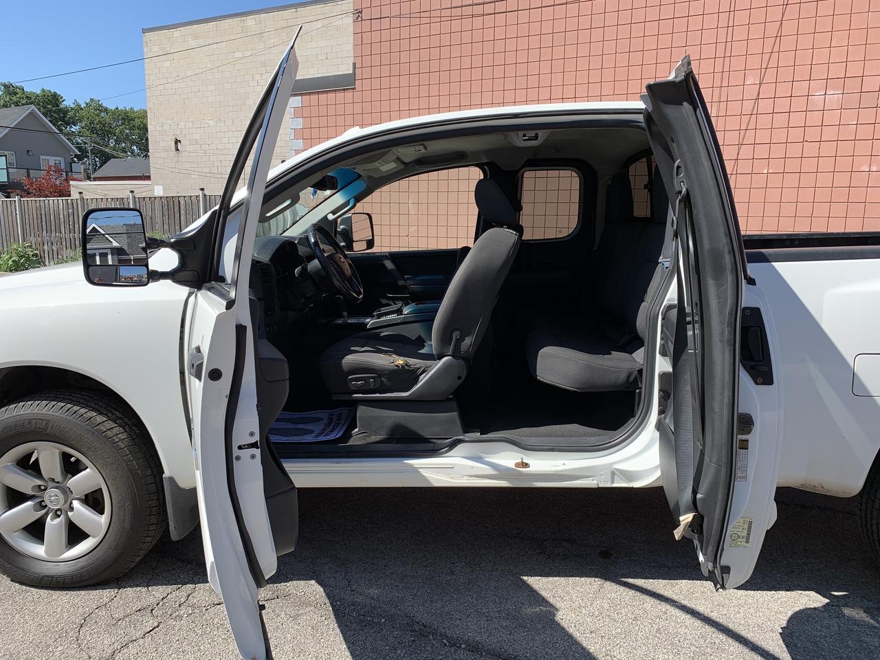 2014 Nissan Titan 4WD King Cab SWB SV !!!! 4X4 LOADED WITH OPTIONS Photo