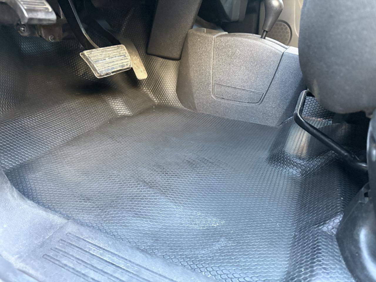 2011 Chevrolet Silverado 3500 4WD Crew Cab !!!! YES ONLY  29020 kms !!!! Photo