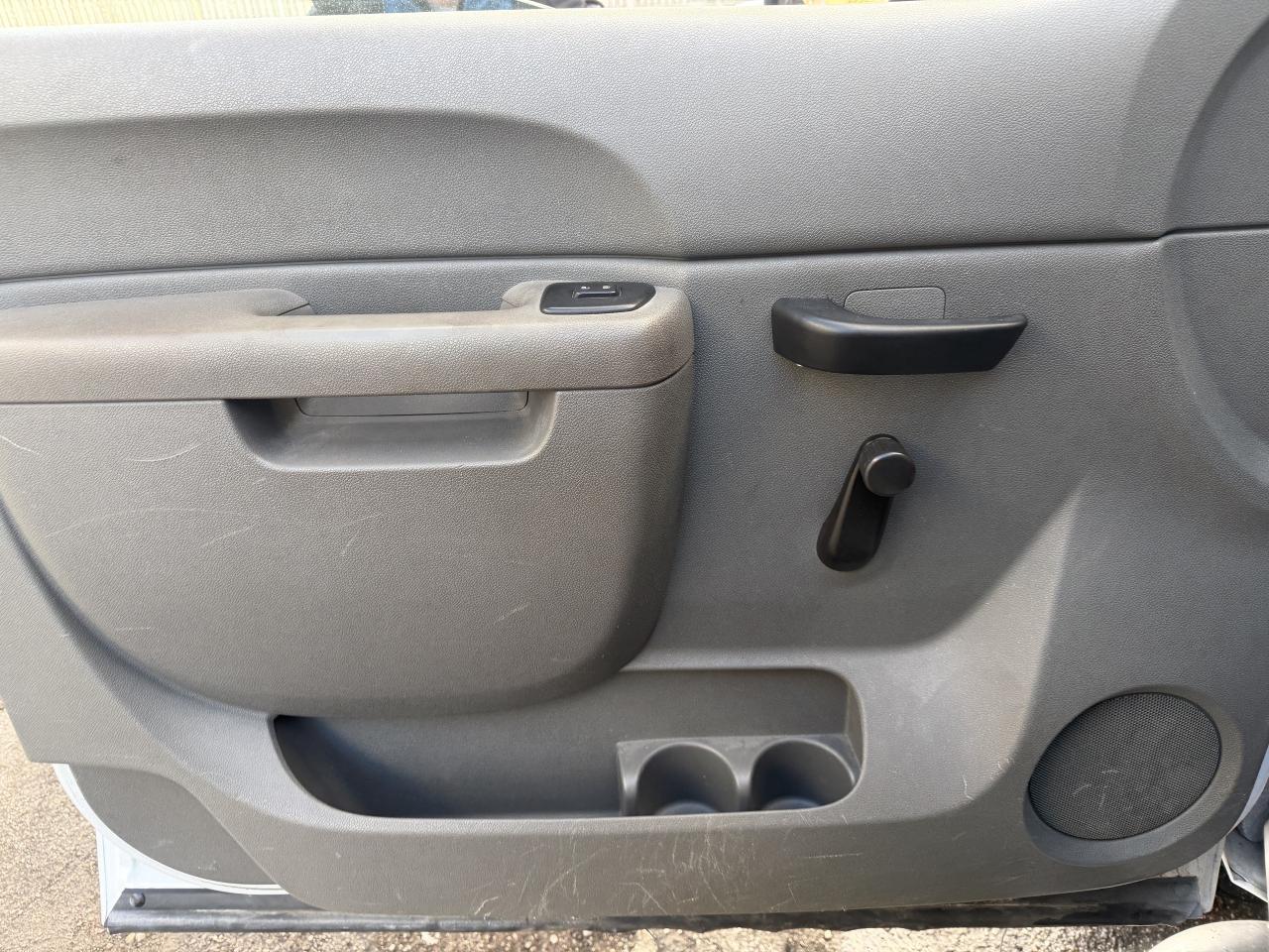 2011 Chevrolet Silverado 3500 4WD Crew Cab !!!! YES ONLY  29020 kms !!!! Photo