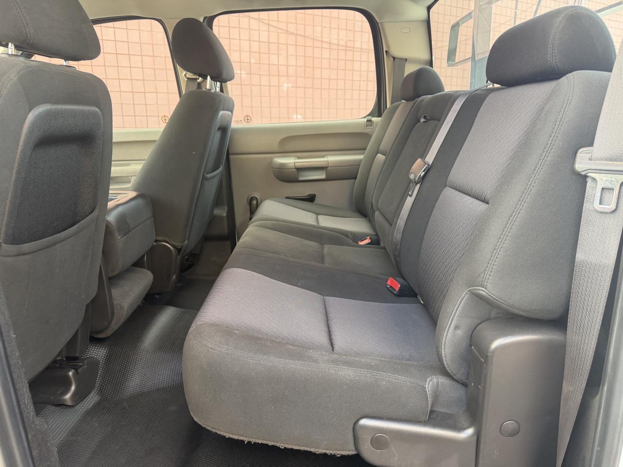 2011 Chevrolet Silverado 3500 4WD Crew Cab !!!! YES ONLY  29020 kms !!!! Photo