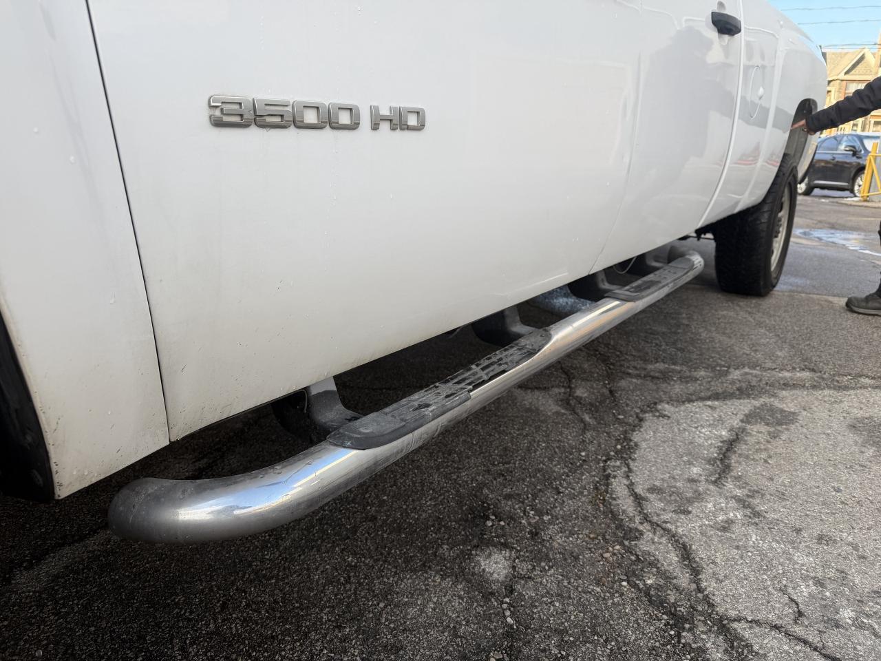 2011 Chevrolet Silverado 3500 4WD Crew Cab !!!! YES ONLY  29020 kms !!!! Photo