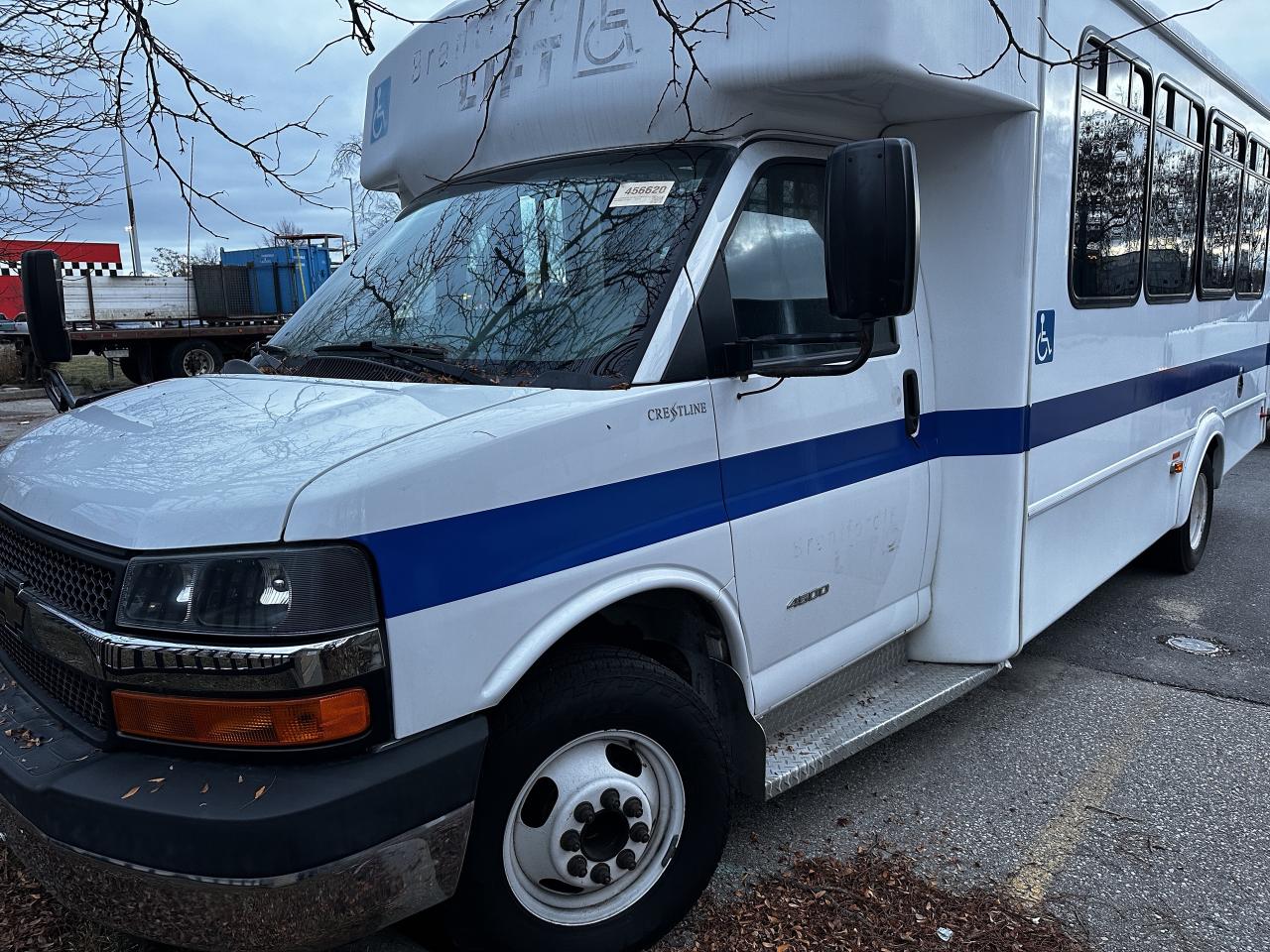 2015 Chevrolet Express 4500 WHEEL CHAIR ACCESSABILITY  146210 KMS  8 PASSENGER Photo0