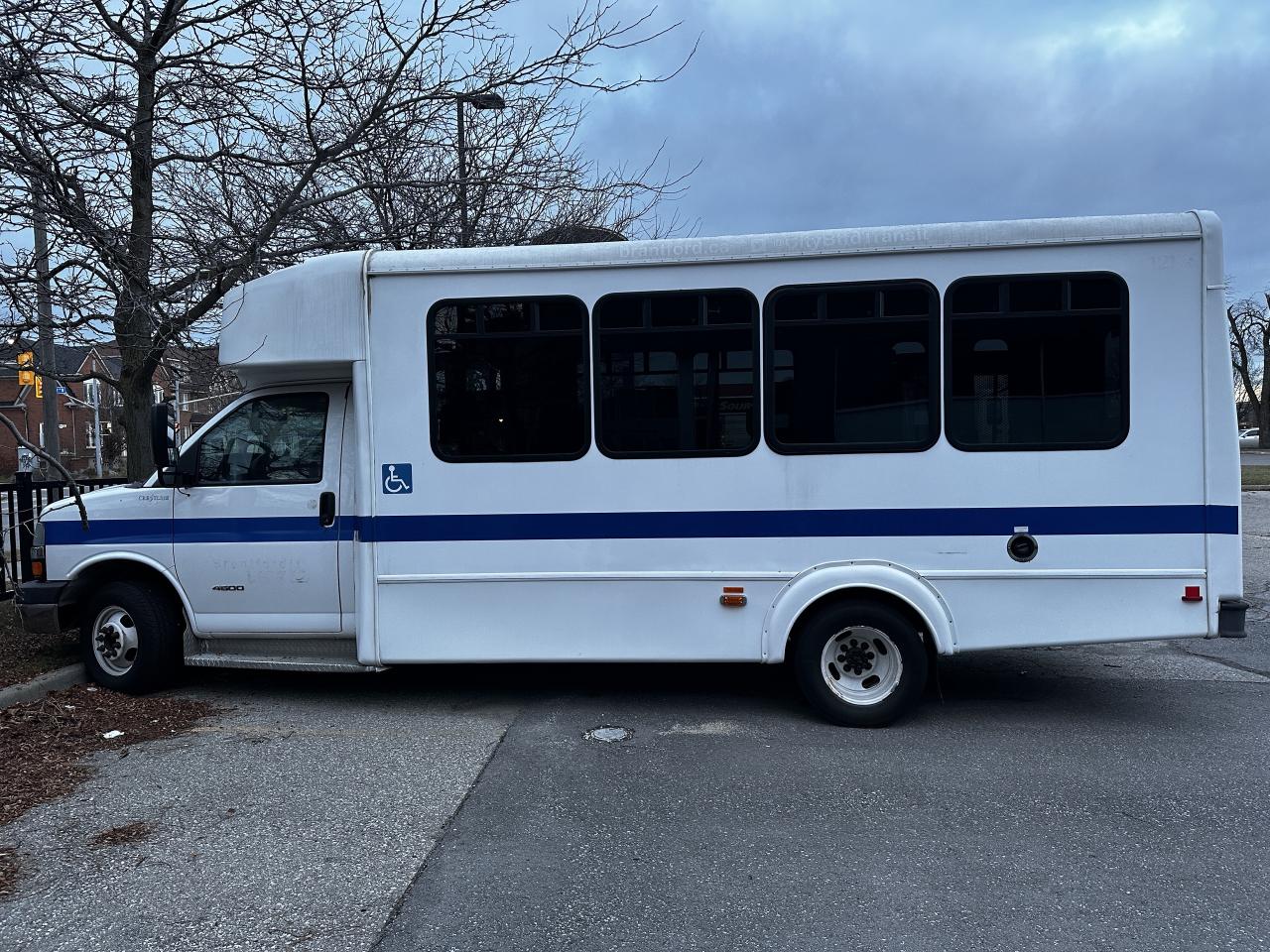 2015 Chevrolet Express 4500 WHEEL CHAIR ACCESSABILITY  146210 KMS  8 PASSENGER Photo