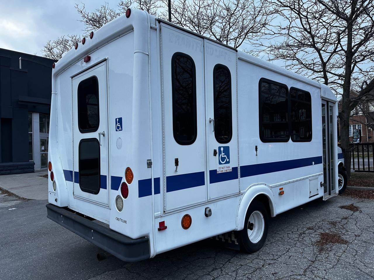 2015 Chevrolet Express 4500 WHEEL CHAIR ACCESSABILITY  146210 KMS  8 PASSENGER Photo