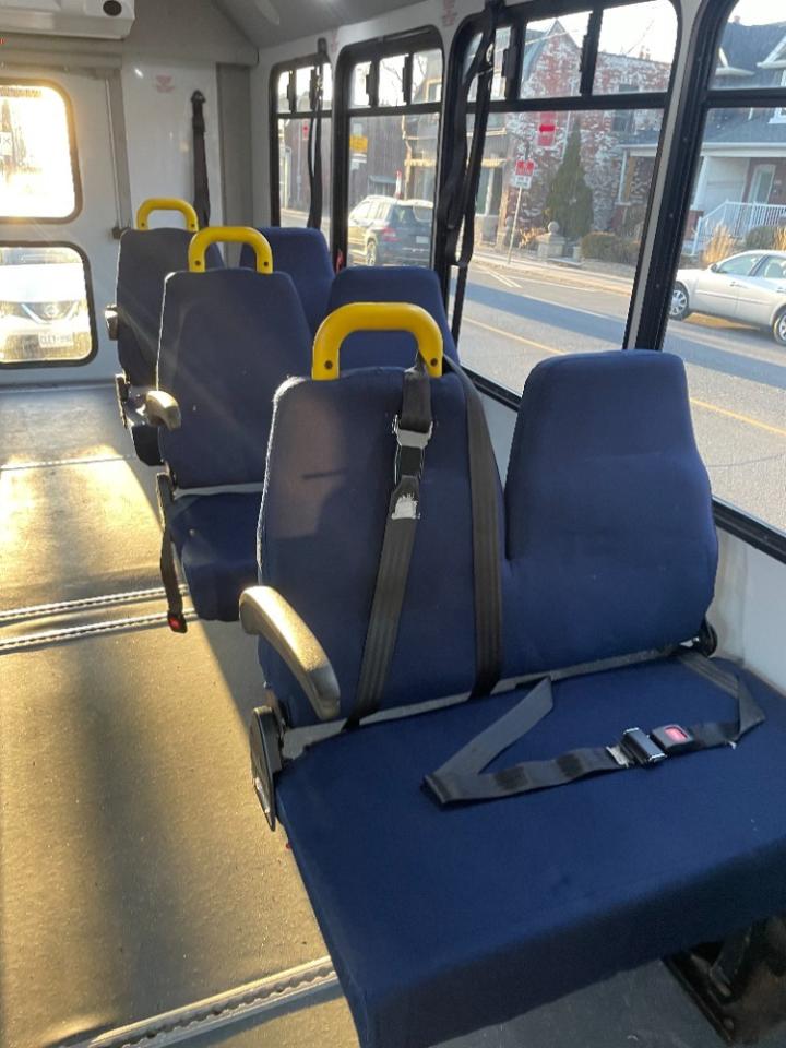 2015 Chevrolet Express 4500 WHEEL CHAIR ACCESSABILITY  146210 KMS  8 PASSENGER Photo