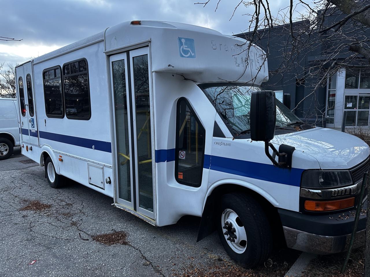 2015 Chevrolet Express 4500 WHEEL CHAIR ACCESSABILITY  146210 KMS  8 PASSENGER Photo