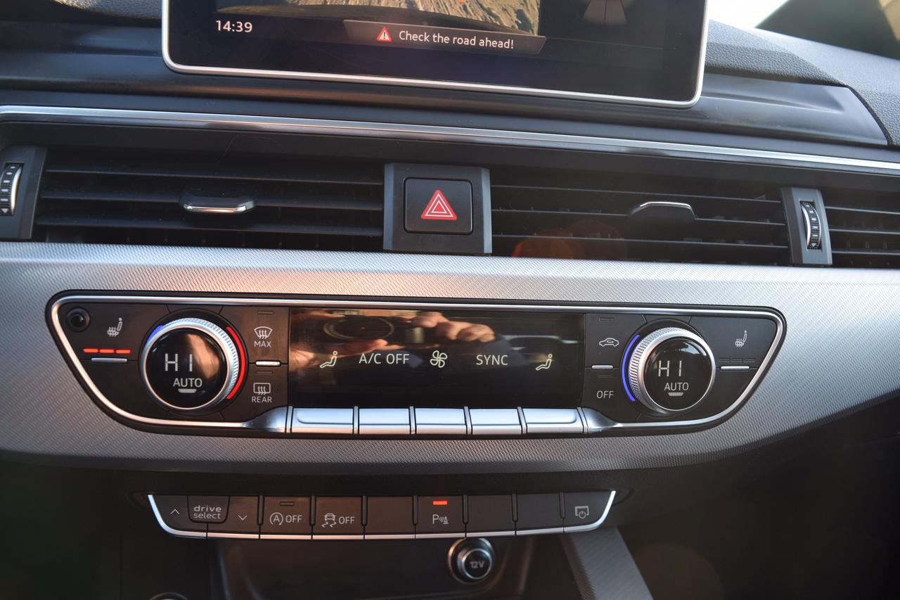 2017 Audi A4 Progressiv AWD Navigation Photo