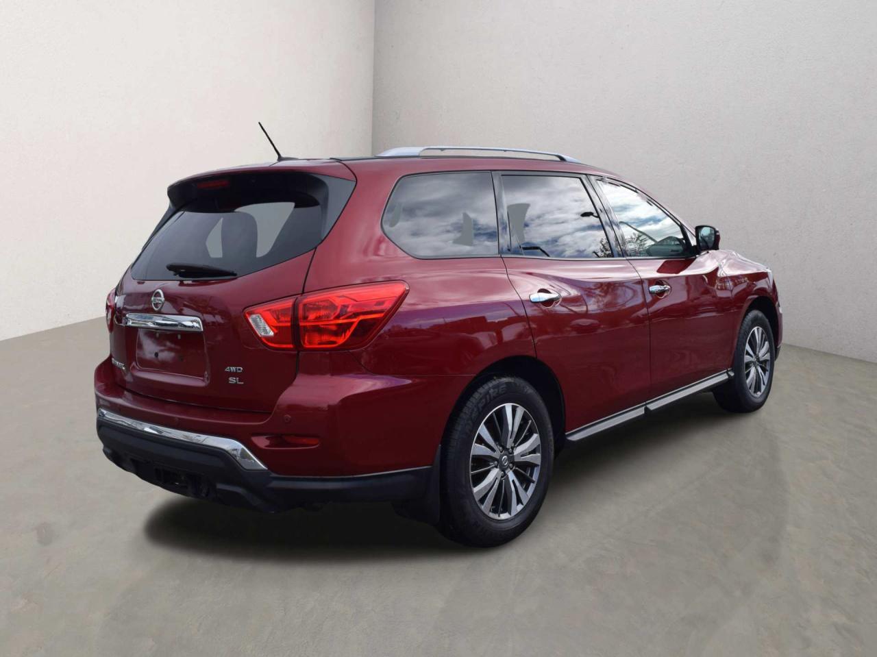 2018 Nissan Pathfinder SL 4WD Panoramic Sunroof Navi Photo3