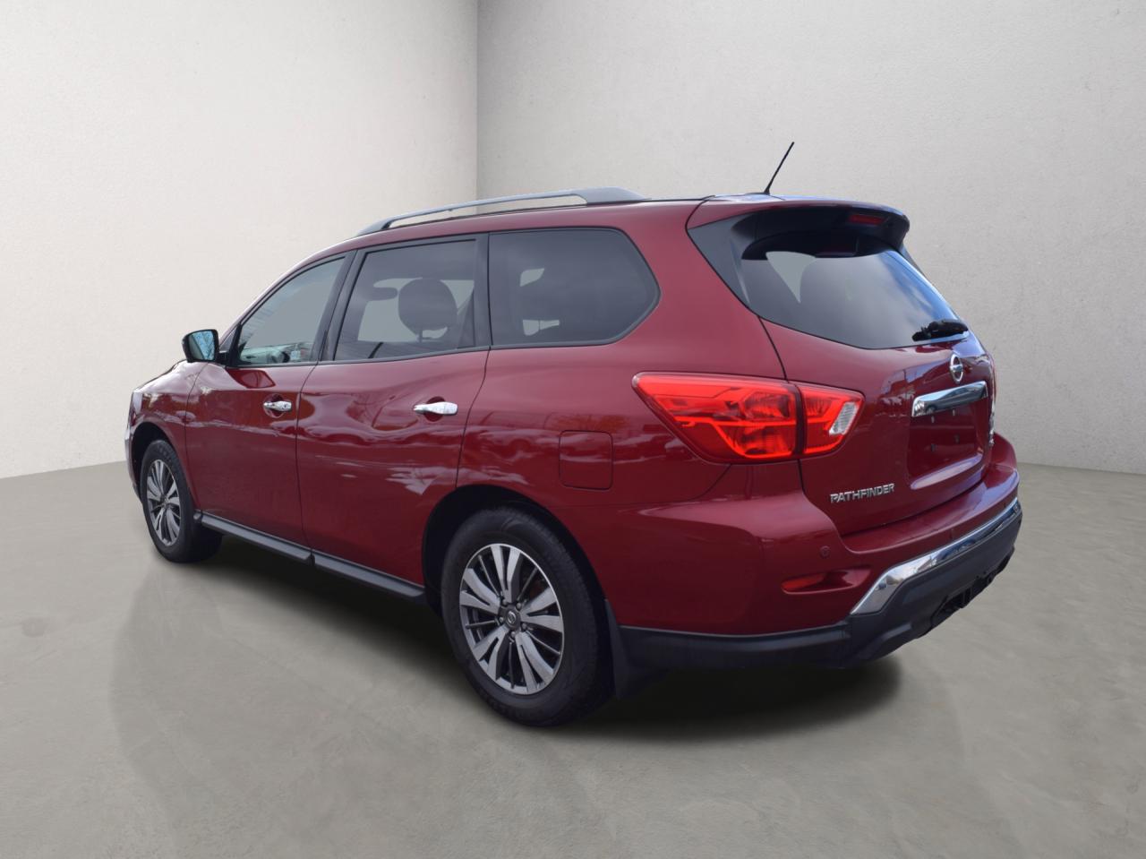 2018 Nissan Pathfinder SL 4WD Panoramic Sunroof Navi Photo