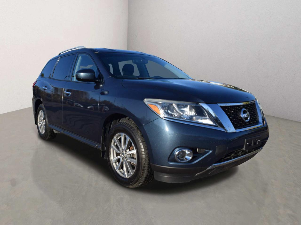 2016 Nissan Pathfinder SV AWD BACK UP CAMERA Photo