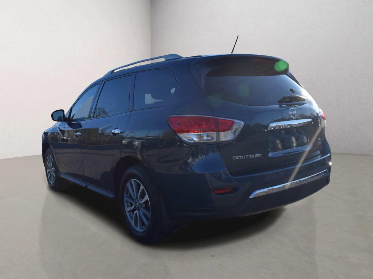 2016 Nissan Pathfinder SV AWD BACK UP CAMERA Photo