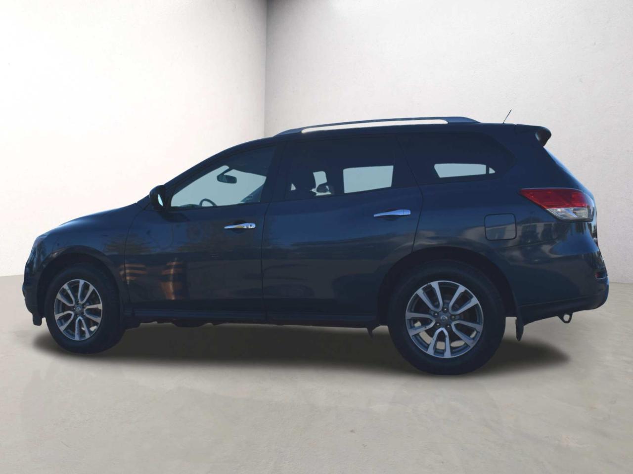 2016 Nissan Pathfinder SV AWD BACK UP CAMERA Photo