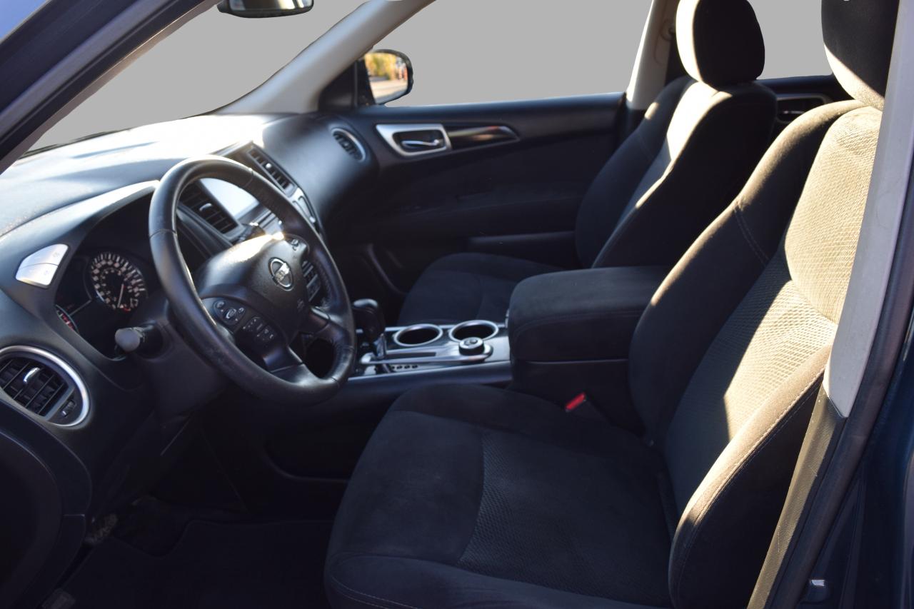 2016 Nissan Pathfinder SV AWD BACK UP CAMERA Photo