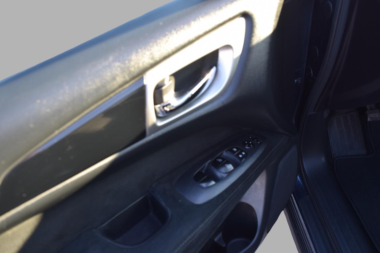 2016 Nissan Pathfinder SV AWD BACK UP CAMERA Photo